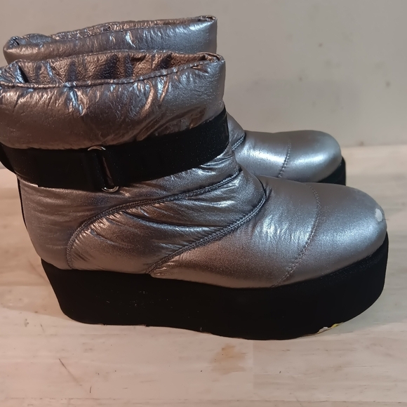 GUESS Women's Jilona Platform Cold Weather Quilted Puffer Booties - Picture 4 of 8